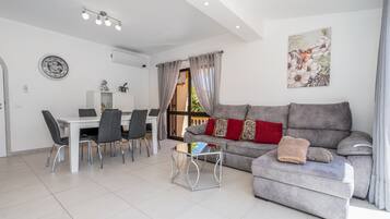 電視、壁爐、乒乓球設施