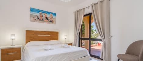 4 bedrooms, iron/ironing board, free WiFi, bed sheets