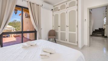 4 habitaciones, tabla de planchar con plancha y wifi gratis