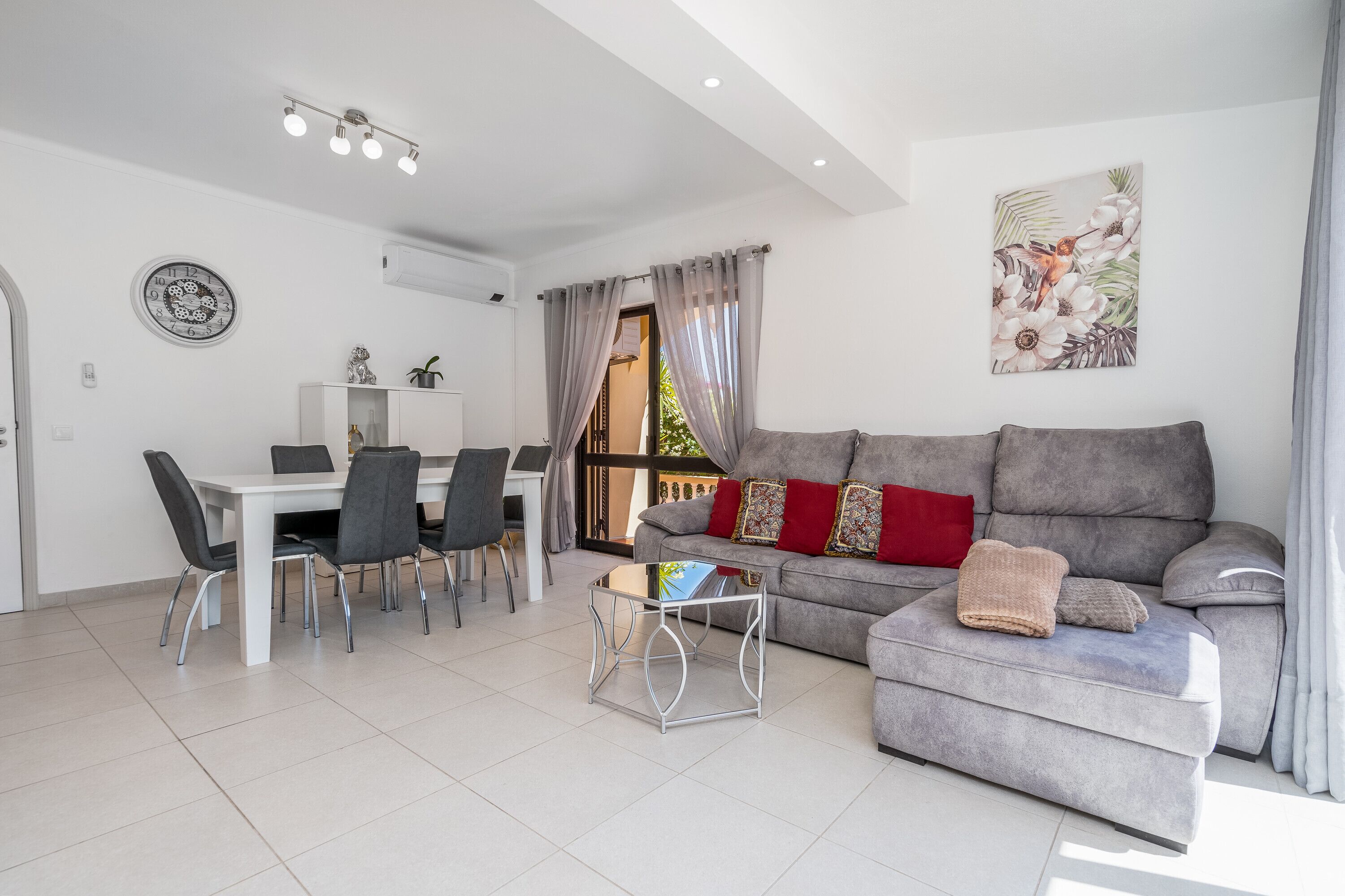 TV, fireplace, ping pong