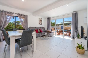 TV, peis og bordtennis