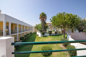 Property grounds - Encosta São José Apartment with Shared Pool, Wi-Fi, and Air Conditioning (Guia)