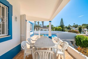 Outdoor dining - Villa 'Eulália' with Private Pool, Wi-Fi and Air Conditioning (Guia)