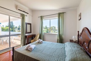 3 bedrooms, free WiFi, bed sheets - Villa 'Eulália' with Private Pool, Wi-Fi and Air Conditioning (Guia)