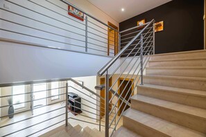 Interior - Villa 'Hunês' with Private Pool, Wi-Fi and Air Conditioning (Guia)