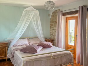 4 chambres, fer et planche à repasser, Wi-Fi