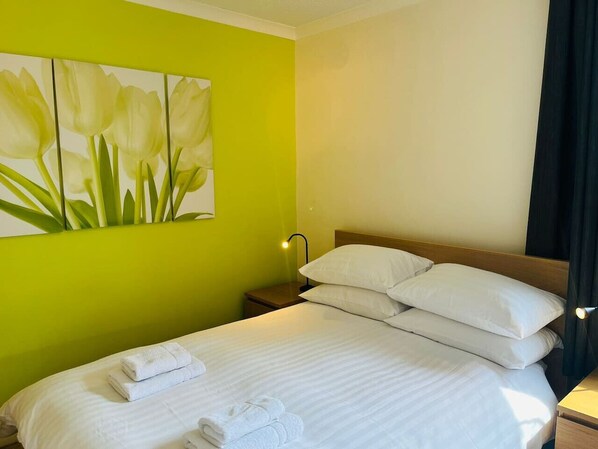 3 bedrooms, iron/ironing board, WiFi, bed sheets