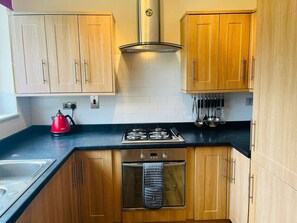 Réfrigérateur, micro-ondes, four, lave-vaisselle