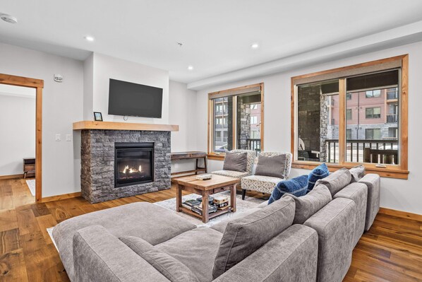 Smart-tv och eldstad