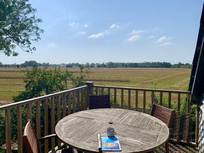 Outdoor dining - Apple Tree Barn by inspirestays.com - a cottage that sleeps 4 guests in 2 bedrooms (Walberton Green, nr Arundel)