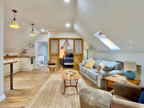 Apple Tree Barn by inspirestays.com - a cottage that sleeps 4 guests in 2 bedrooms