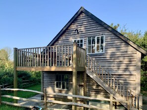 Exterior - Apple Tree Barn by inspirestays.com - a cottage that sleeps 4 guests in 2 bedrooms (Walberton Green, nr Arundel)