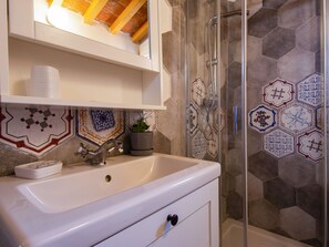 Hair dryer, towels - Apartment Pinot by Interhome (Lucca)