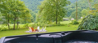 Secluded - Near Pigeon Forge + Gatlinburg! Hot Tub + Firepit + Game Room + WiFi