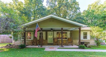 Secluded - Near Pigeon Forge + Gatlinburg! Hot Tub + Firepit + Game Room + WiFi