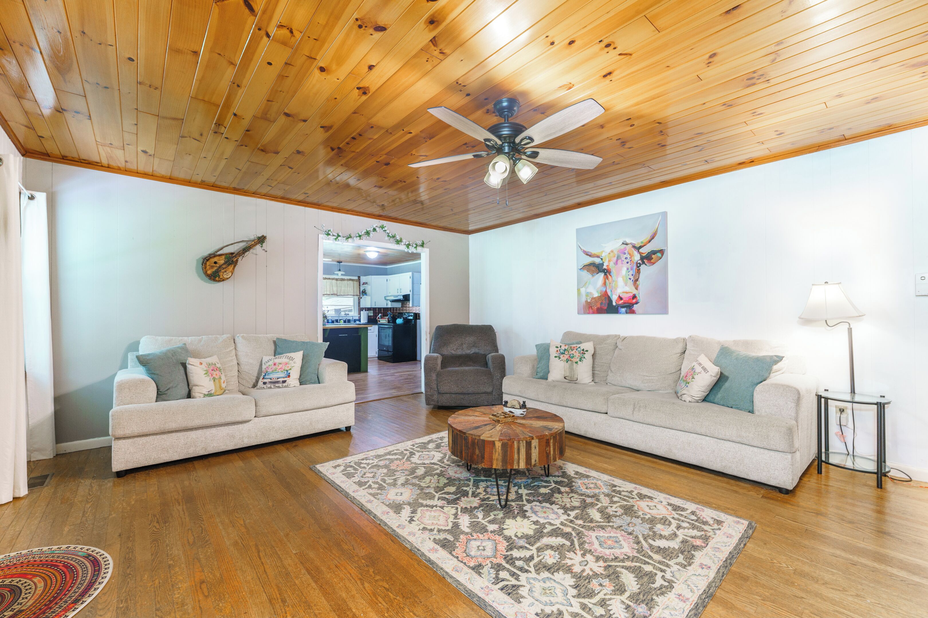 Smart TV, fireplace, video games, table tennis