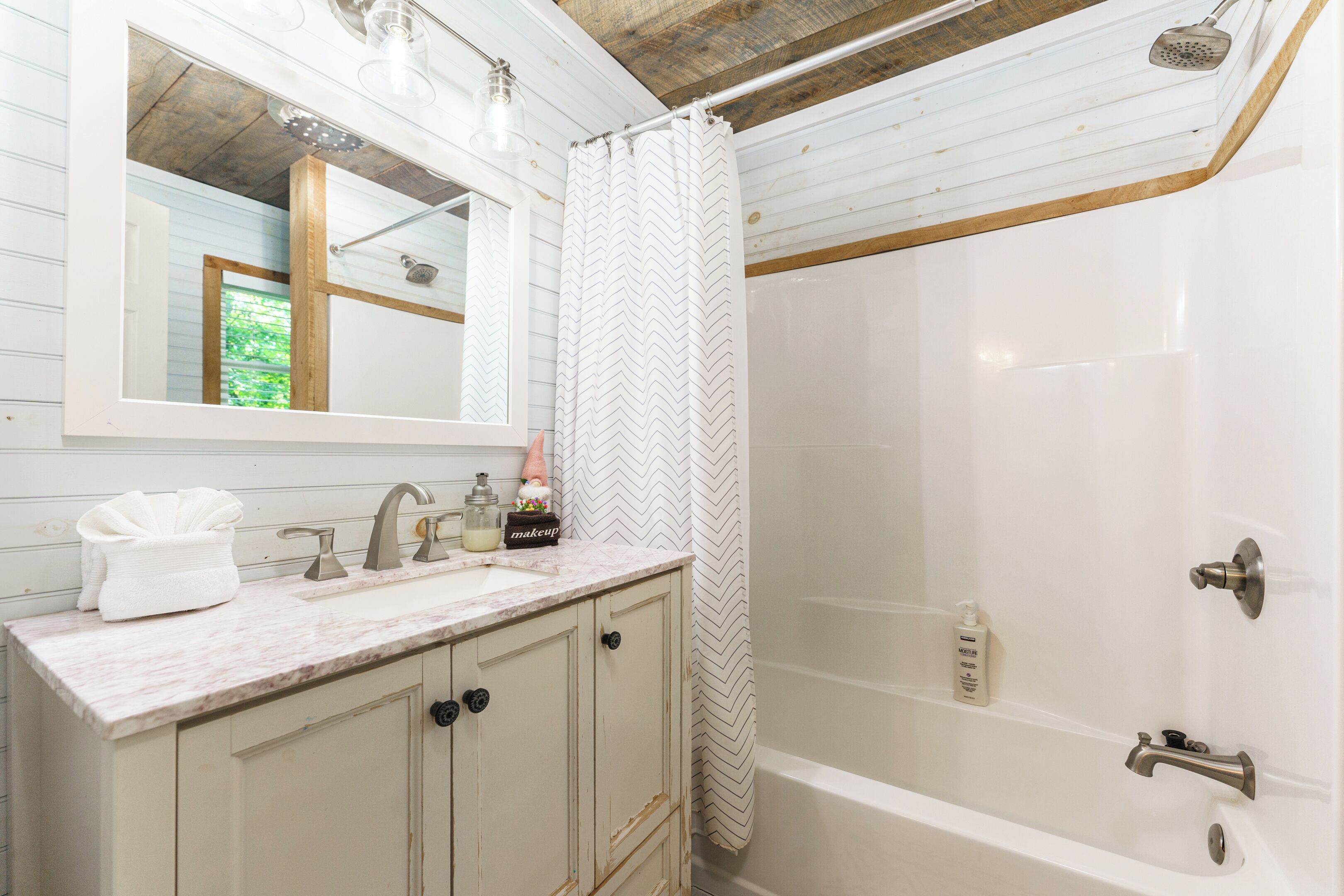 Shower, towels, soap, shampoo