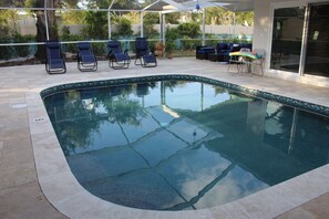 Pool - Spacious 4-bedroom house in fantastic Tampa with AC, WiFi (Tampa)