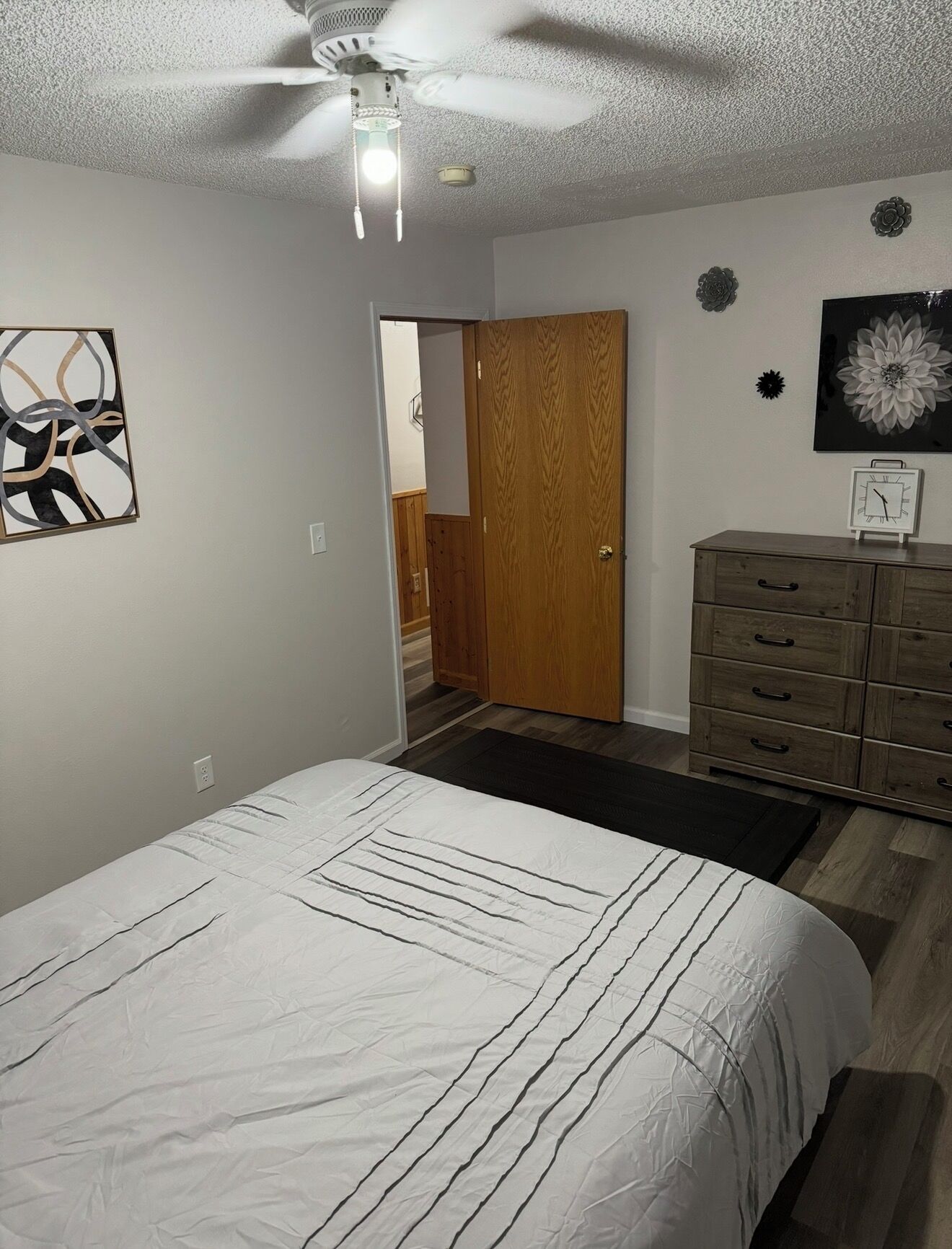 4 عدّة غرف نوم وواي فاي مجانًا وملاءات أسرّة