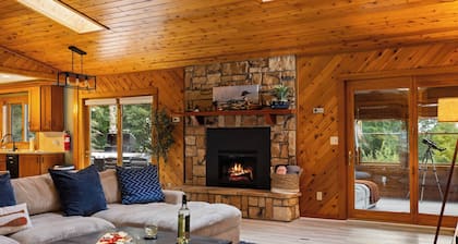 HotTub|Sauna|Pool Pass|Games|FirePit|Pets|Family