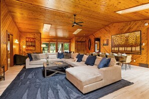 Smart TV, fireplace, table tennis, computer monitors