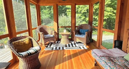 Charming 1-bedroom cabin w/ pond on 5 private acres near Tanglewood & Berkshires