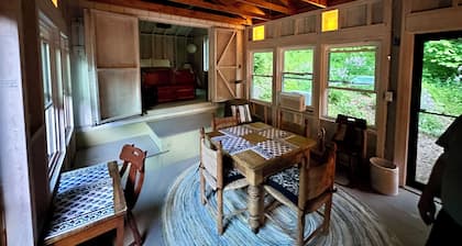 Charming 1-bedroom cabin w/ pond on 5 private acres near Tanglewood & Berkshires