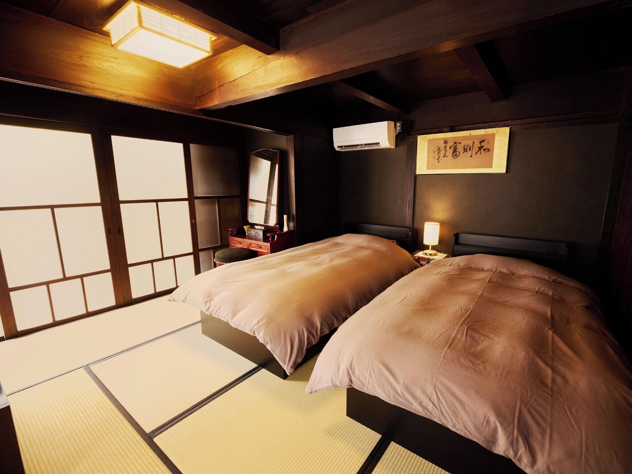 4 habitaciones, escritorio, wifi gratis y ropa de cama 