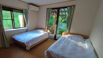 2 bedrooms, desk, free WiFi, bed sheets