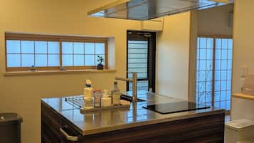 雪櫃、微波爐、爐具、廚房用具/餐具/器皿