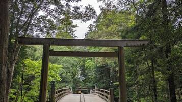 2 makuuhuonetta, työpöytä, silitysrauta/-lauta, ilmainen Wi-Fi