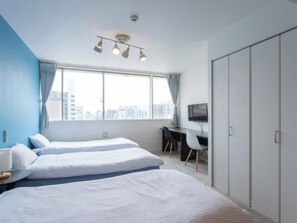 1 habitación, escritorio, tabla de planchar con plancha y wifi gratis 