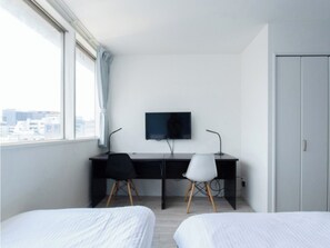 1 habitación, escritorio, tabla de planchar con plancha y wifi gratis 