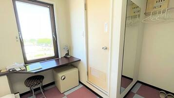 1 bedroom, desk, free WiFi, bed sheets