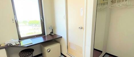 1 bedroom, desk, free WiFi, bed sheets