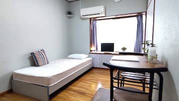 1 bedroom, desk, free WiFi, bed sheets