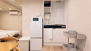 Fridge, microwave, stovetop, electric kettle