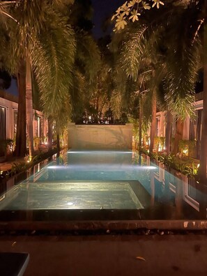 Außenpool, Liegestühle