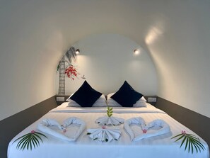 Zimmersafe, Schreibtisch, Verdunkelungsvorhänge, Bügeleisen/Bügelbrett