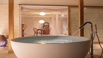 Luxury Villa | Bathroom | Shower, rainfall showerhead, free toiletries, hair dryer