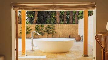 Luxury Villa | Bathroom | Shower, rainfall showerhead, free toiletries, hair dryer
