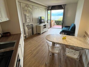 Interior - Lago Bello Apartament with lake view (Stresa)