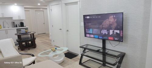 Luxurious Kinglet Guest Suite Near WEM