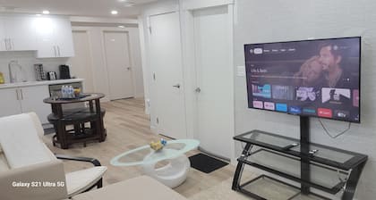 Luxurious Kinglet Guest Suite Near WEM