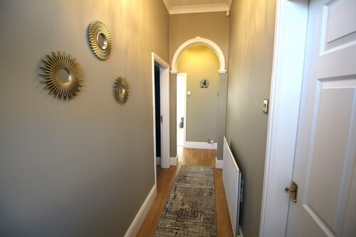 Bungalow - Sleeps 8 - Pets-Enclosed Garden-Parking