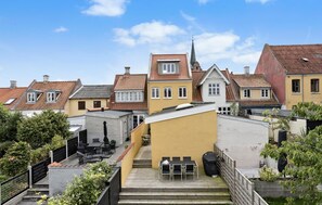 Outdoor dining - Stunning home in Rudkøbing with WiFi (Rudkøbing)
