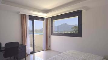 5 bedrooms, iron/ironing board, WiFi, bed sheets