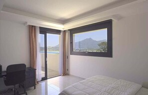 5 bedrooms, iron/ironing board, WiFi, bed sheets