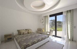 5 bedrooms, iron/ironing board, WiFi, bed sheets