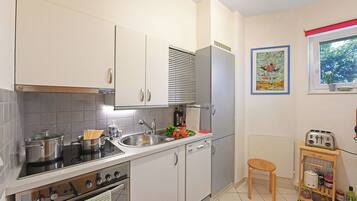 Kühlschrank, Ofen, Herdplatte, Geschirrspüler